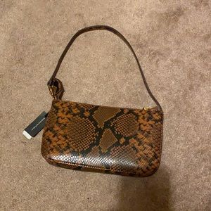 Shoulder purse